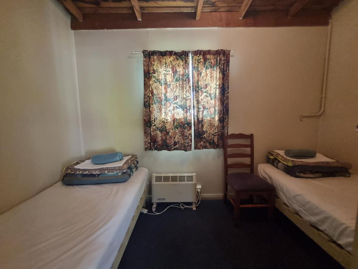 Strahan Backpackers Exterior photo